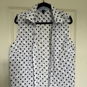 Sleeveless summer shirt